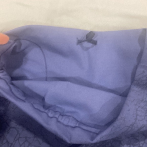 Lululemon - Picture 3 of 3